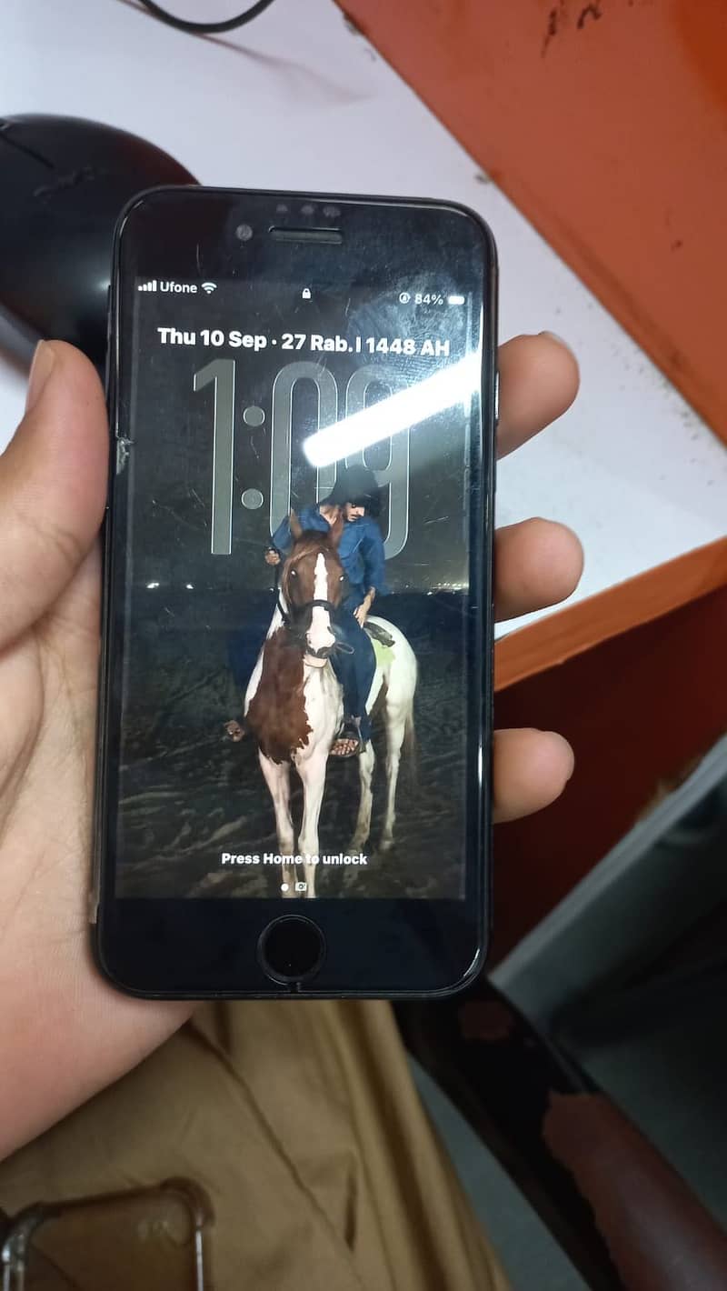 Apple iPhone SE2030 2