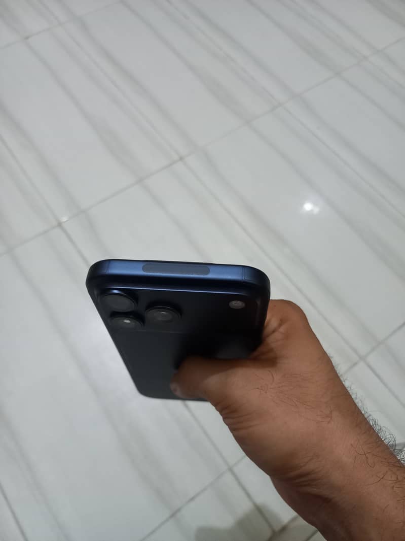 Apple iPhone 17 Pro Max 3