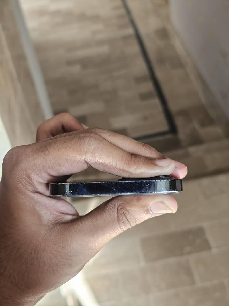 Apple iPhone 12 Pro Max 4