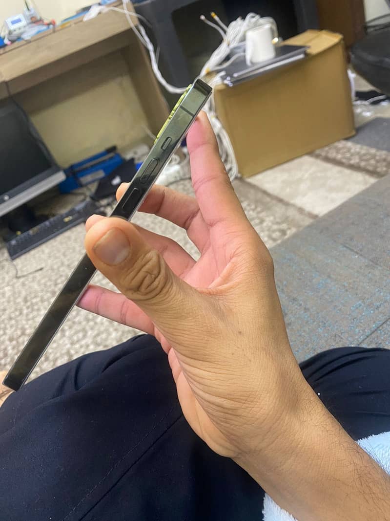 Apple iPhone 13 Pro Max 2