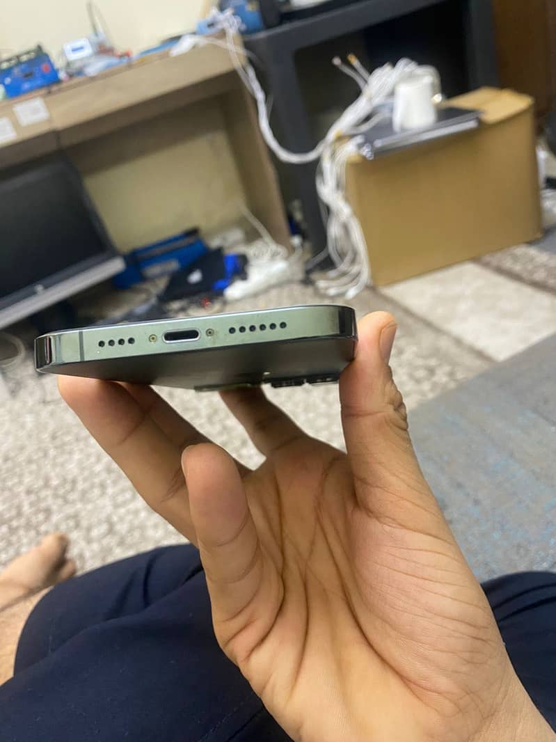 Apple iPhone 13 Pro Max 3