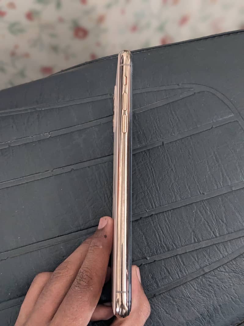 Apple iPhone 11 Pro Max 6