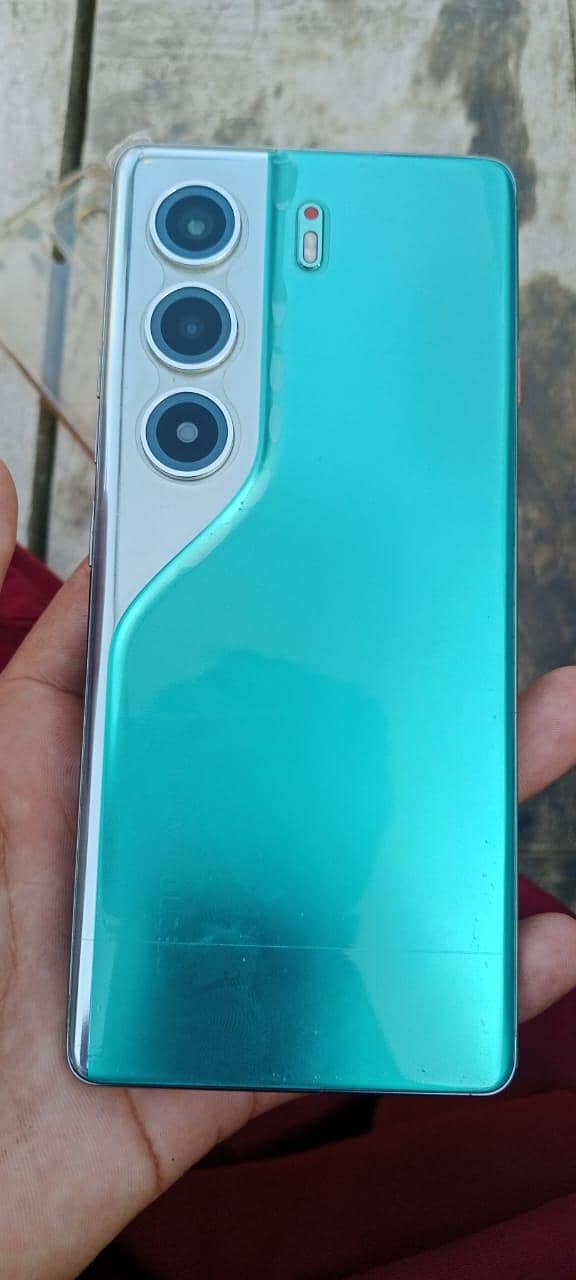 Tecno CAMON 40 Pro 0
