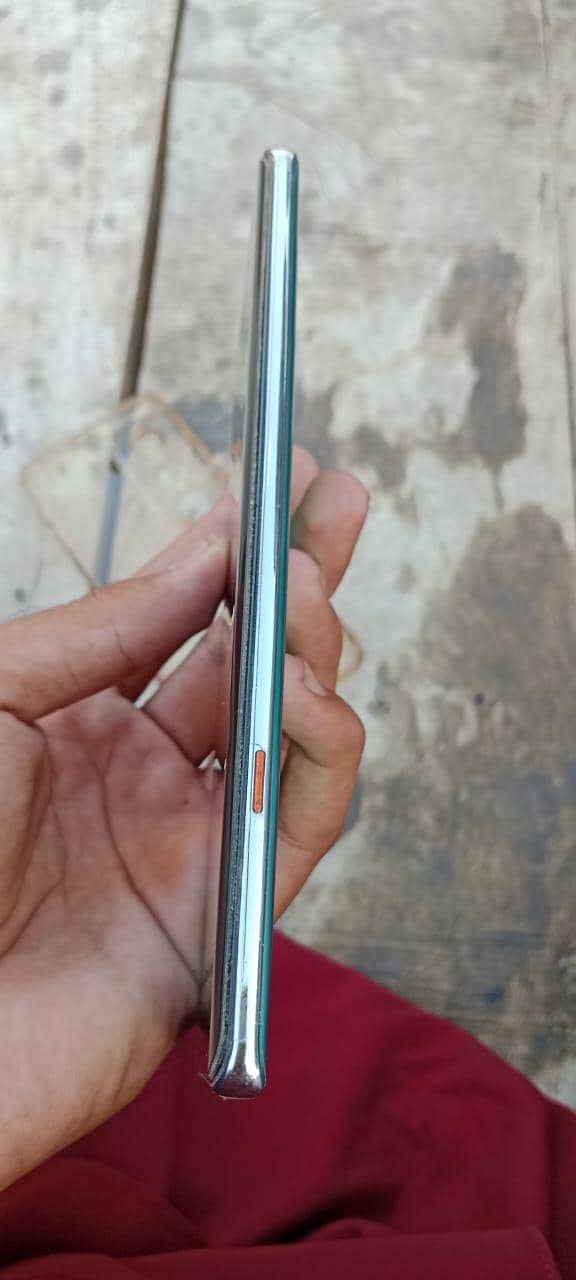 Tecno CAMON 40 Pro 1