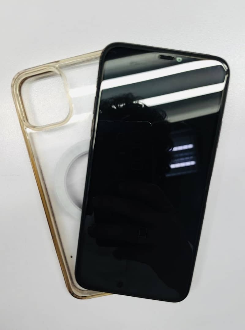 Apple iPhone 11 Pro Max 2