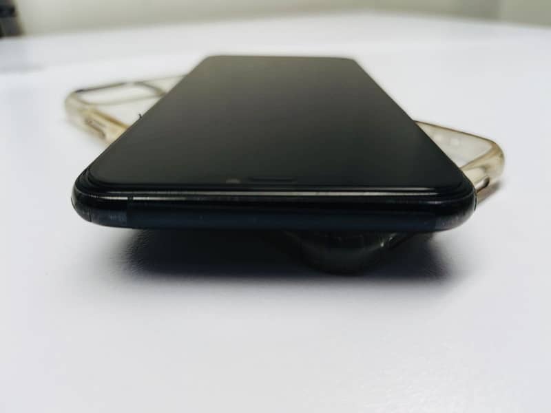 Apple iPhone 11 Pro Max 4