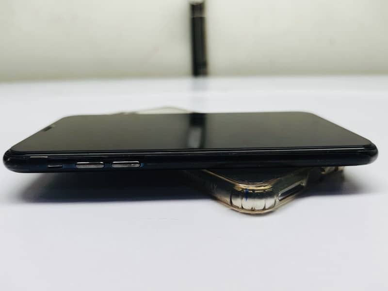 Apple iPhone 11 Pro Max 5