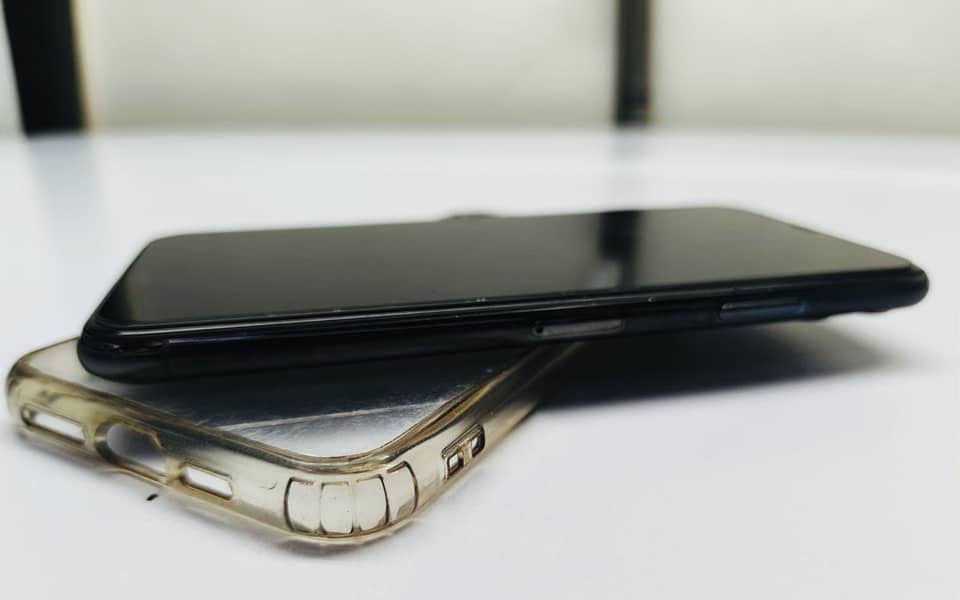 Apple iPhone 11 Pro Max 6