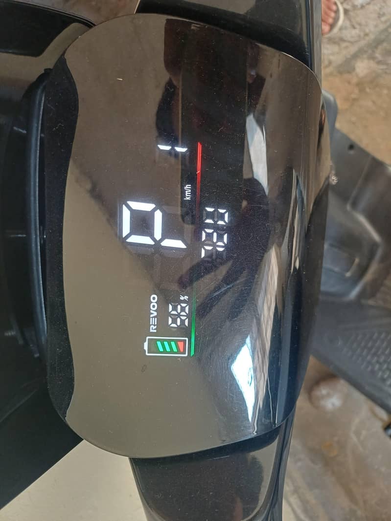 REVOO A12 1