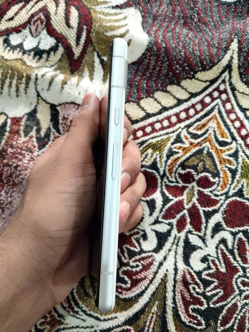 Google Pixel 7a 5