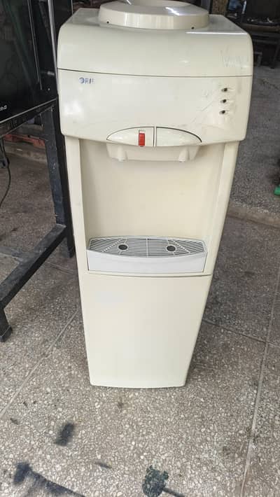 water dispenser good condition 10 by 10