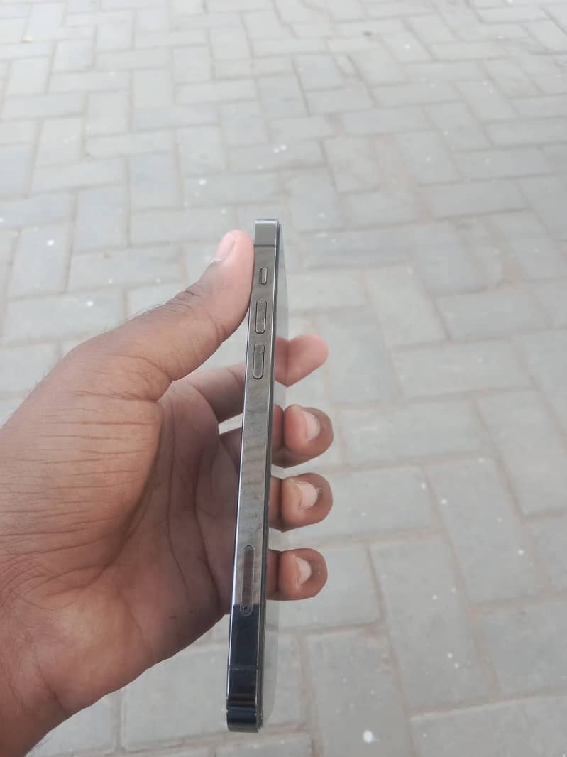 Apple iPhone 12 Pro 3