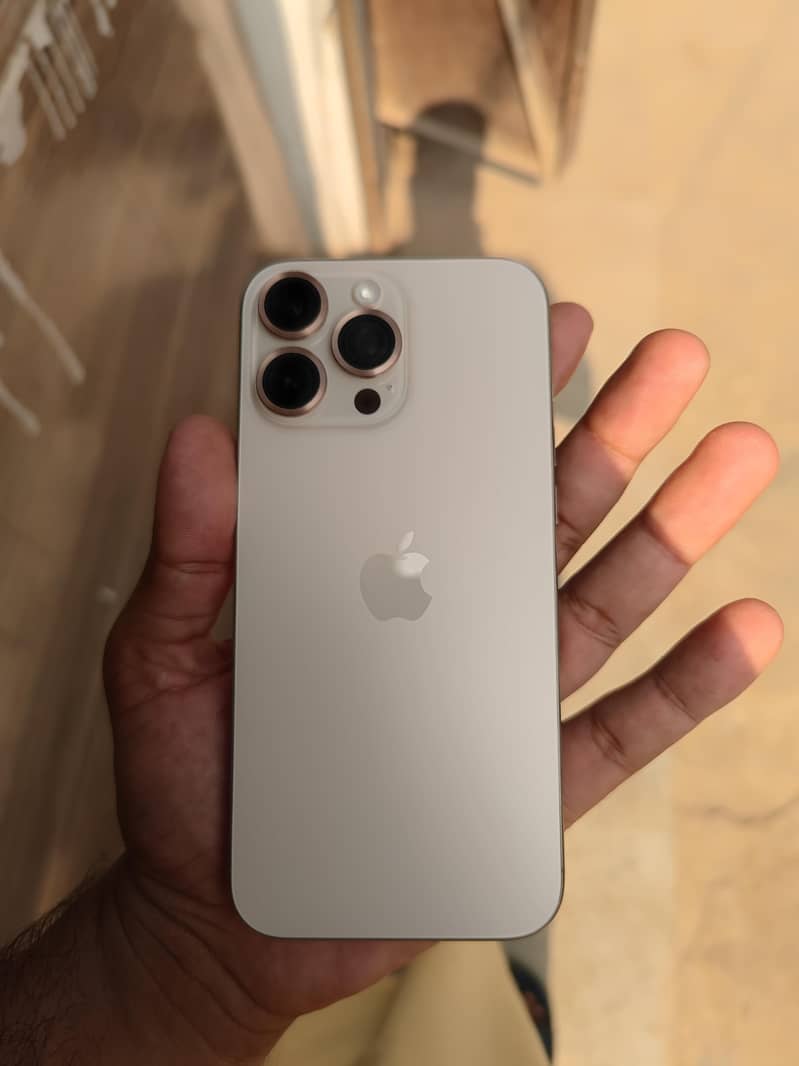 Apple iPhone 16 Pro Max 0