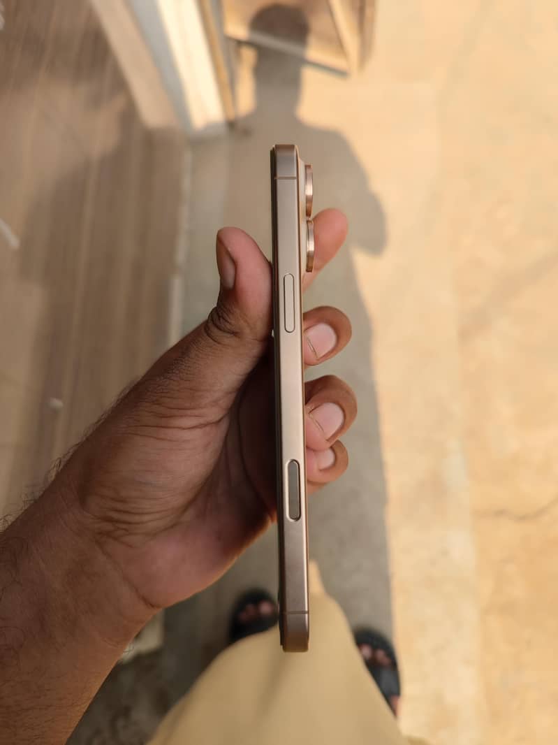 Apple iPhone 16 Pro Max 5