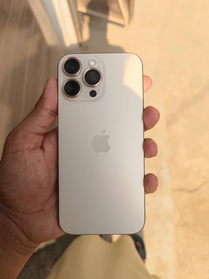 Apple iPhone 16 Pro Max 6