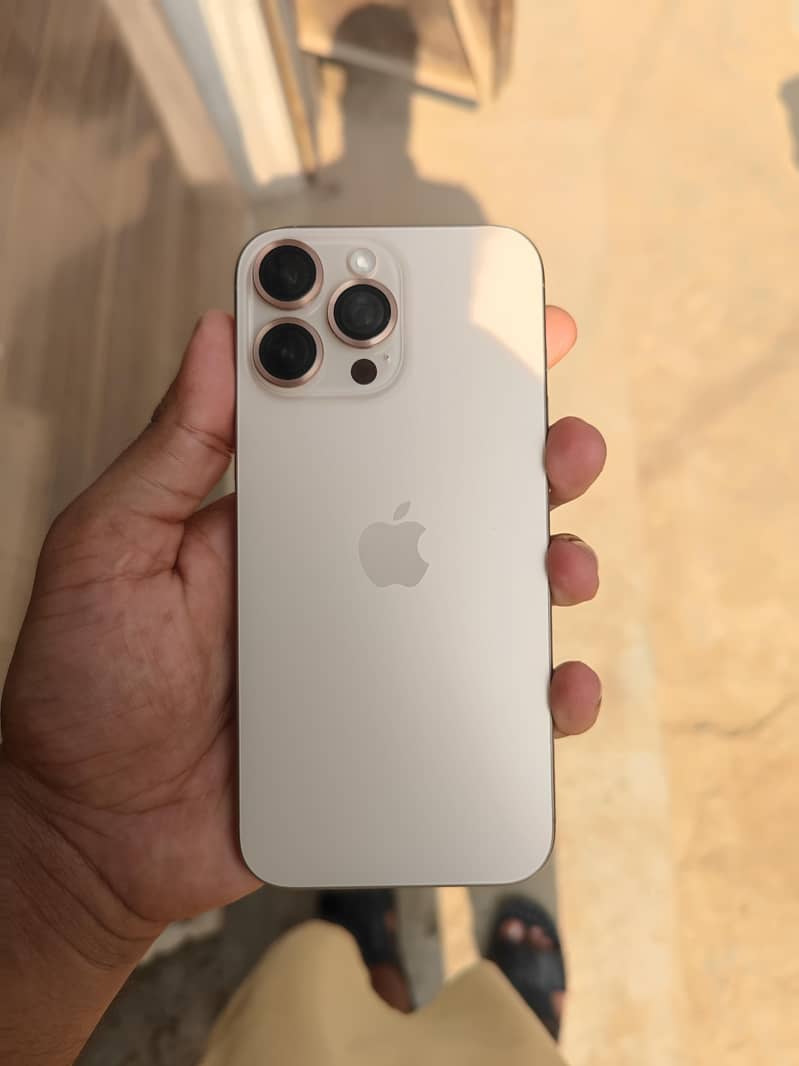 Apple iPhone 16 Pro Max 7