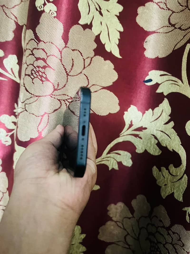 Apple iPhone 13 4