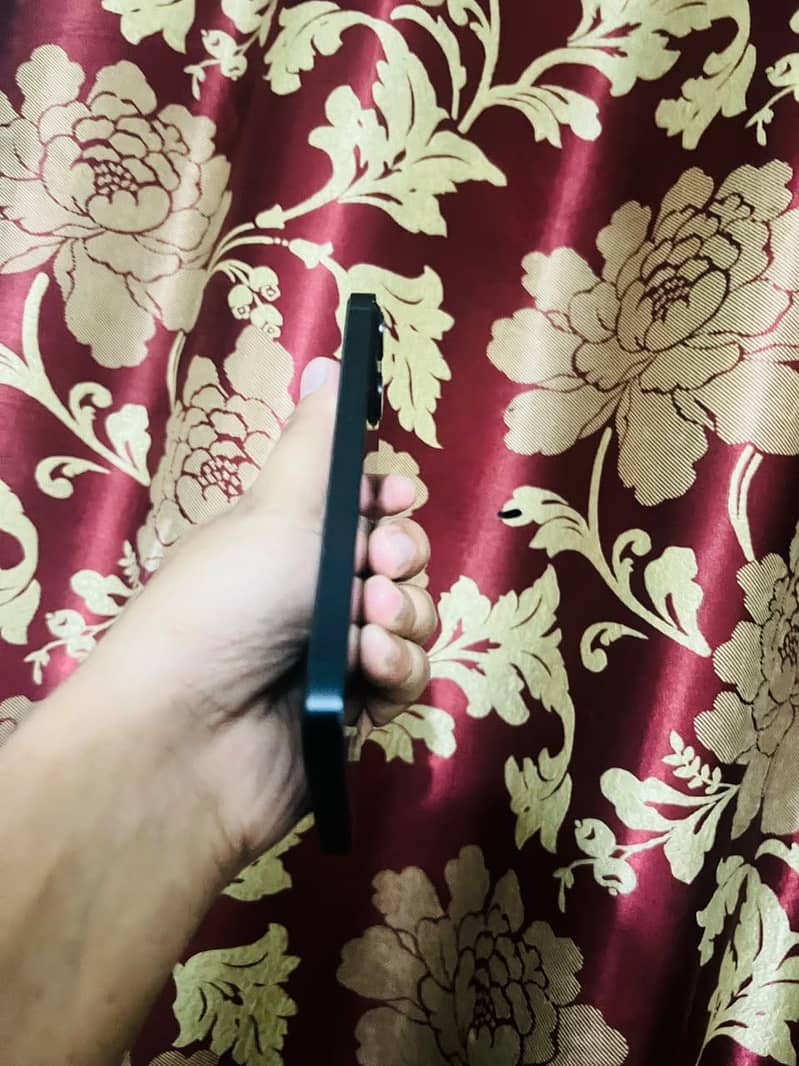 Apple iPhone 13 5