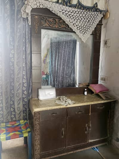 bed , dressing and metress