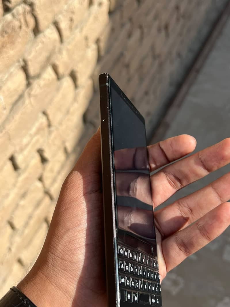 BlackBerry KEY2 5