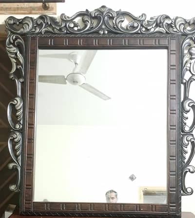 wall hanging heavy mirror