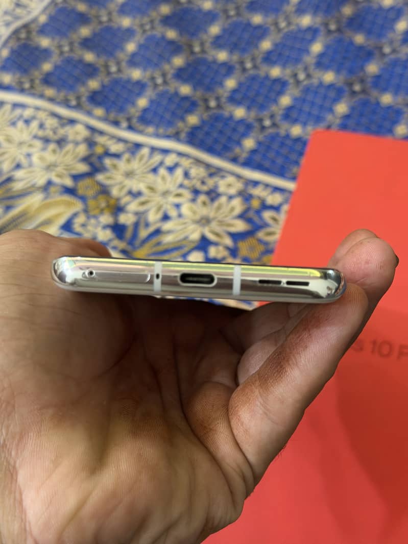 One Plus 10 Pro 6