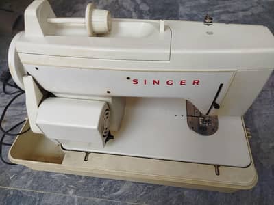 imported original singer 1302 excellent condition with all accessories