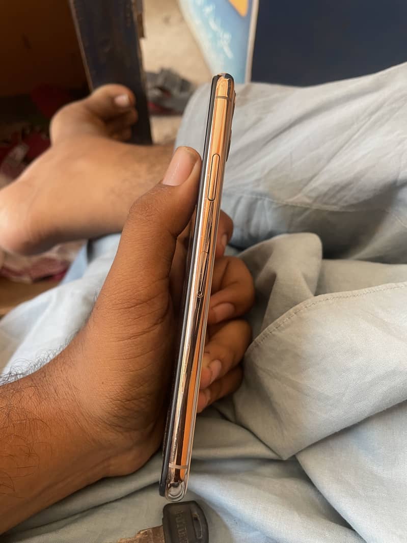 Apple iPhone 11 Pro Max 2