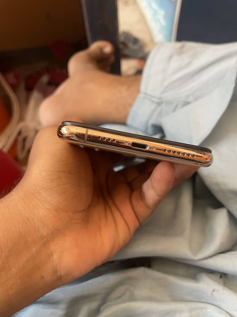 Apple iPhone 11 Pro Max 3