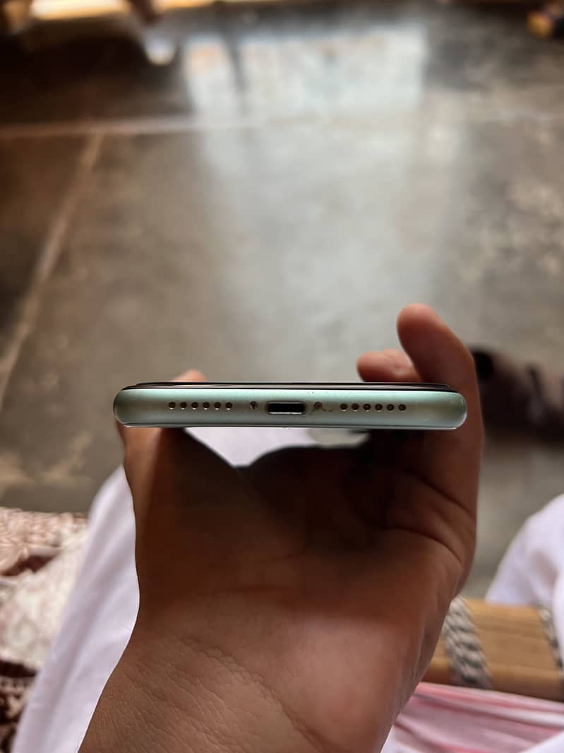 Apple iPhone 11 3
