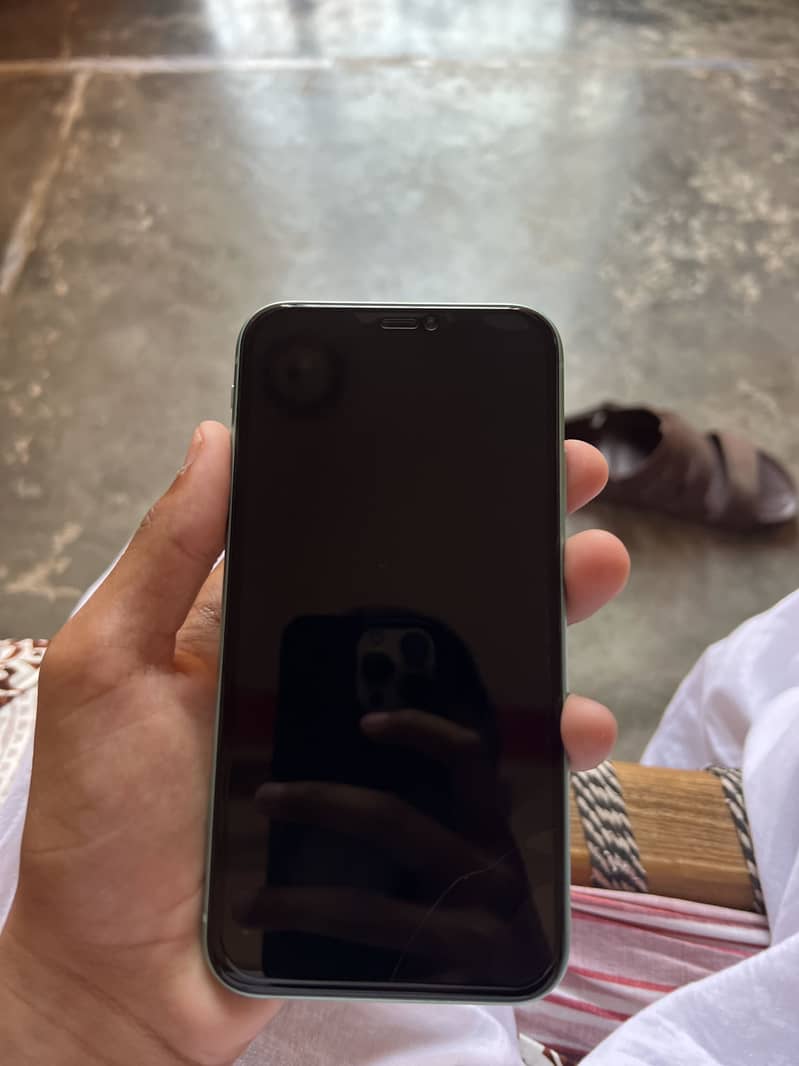 Apple iPhone 11 4