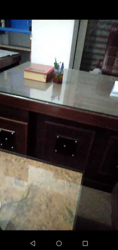 Executive Table with top mirror glass
