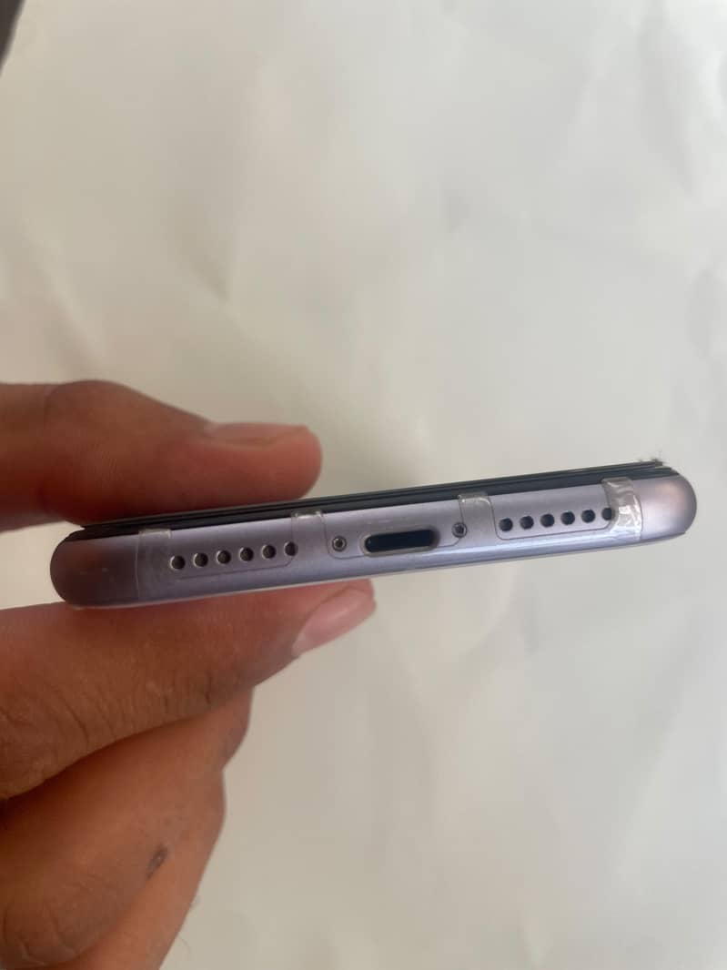 Apple iPhone 11 3