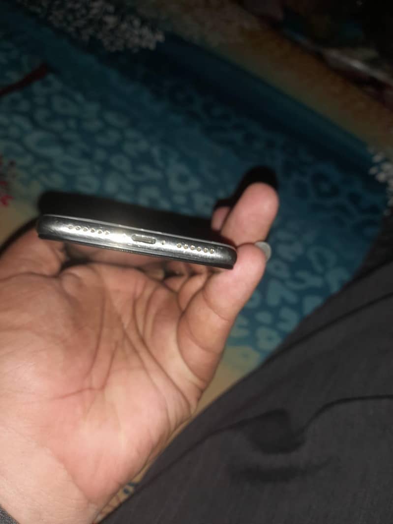 Apple iPhone X 3