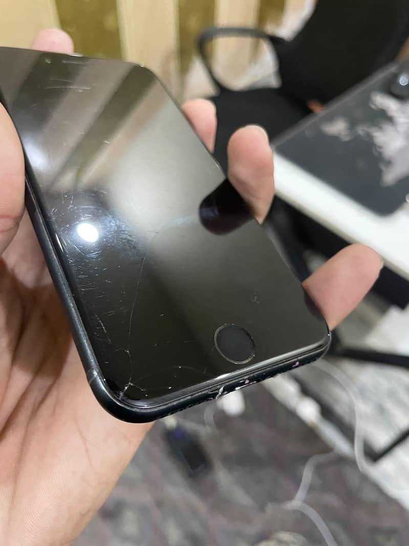 iPhone SE3 0