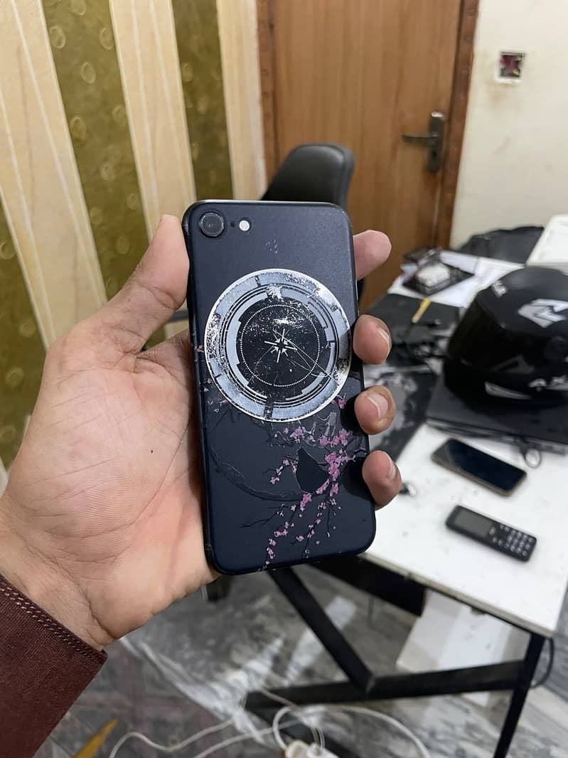 iPhone SE3 1