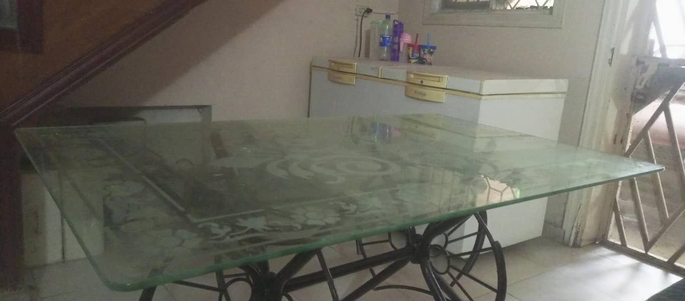 Dining table 0