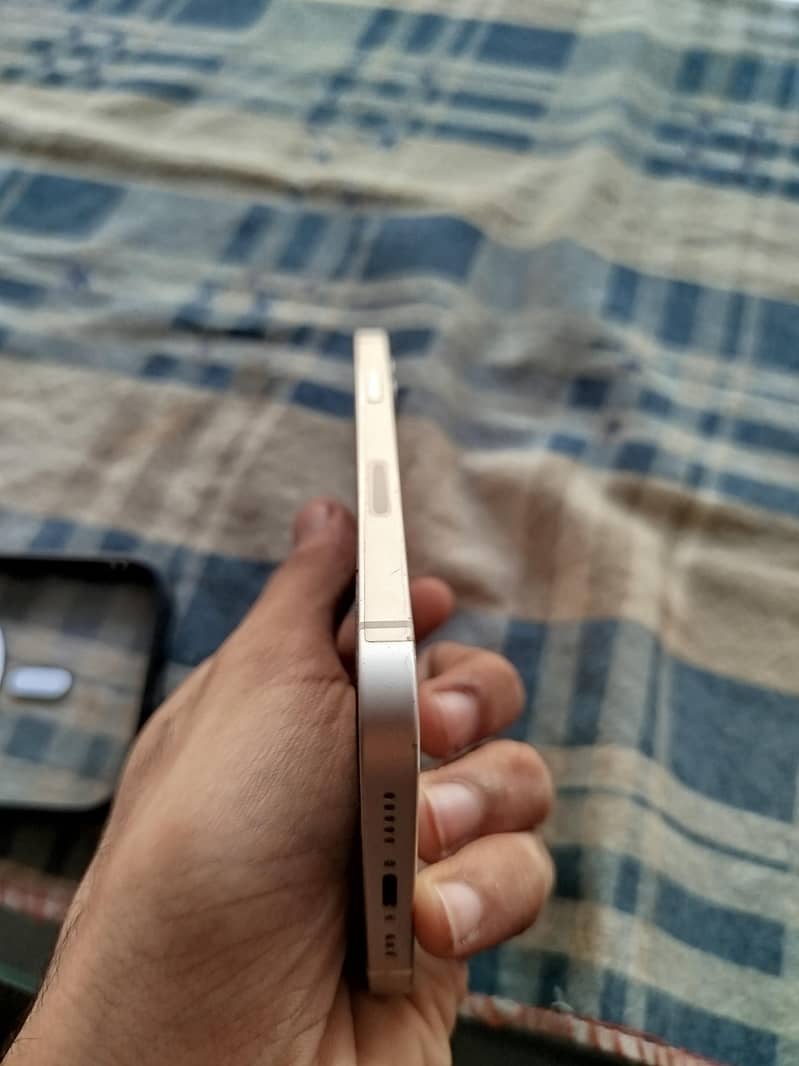 Apple iPhone 12 3
