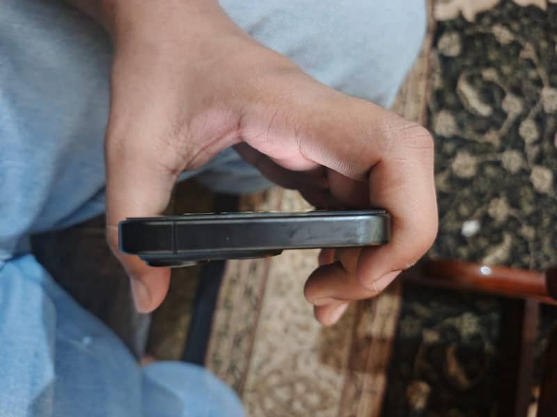 Apple iPhone 15 Pro 4