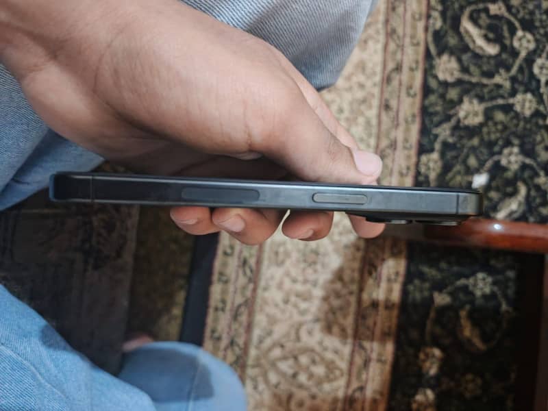 Apple iPhone 15 Pro 6