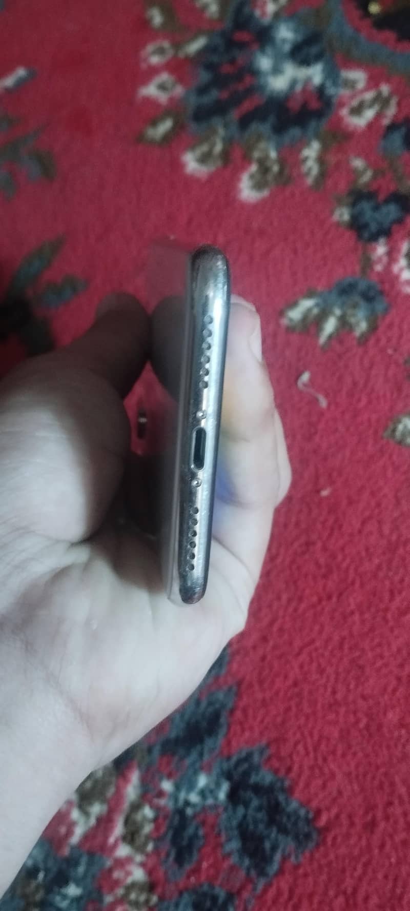 iPhone X 4