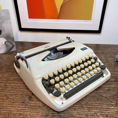 A beautiful Smart Tippa adler Portable Typewriter cover 0300-4331882