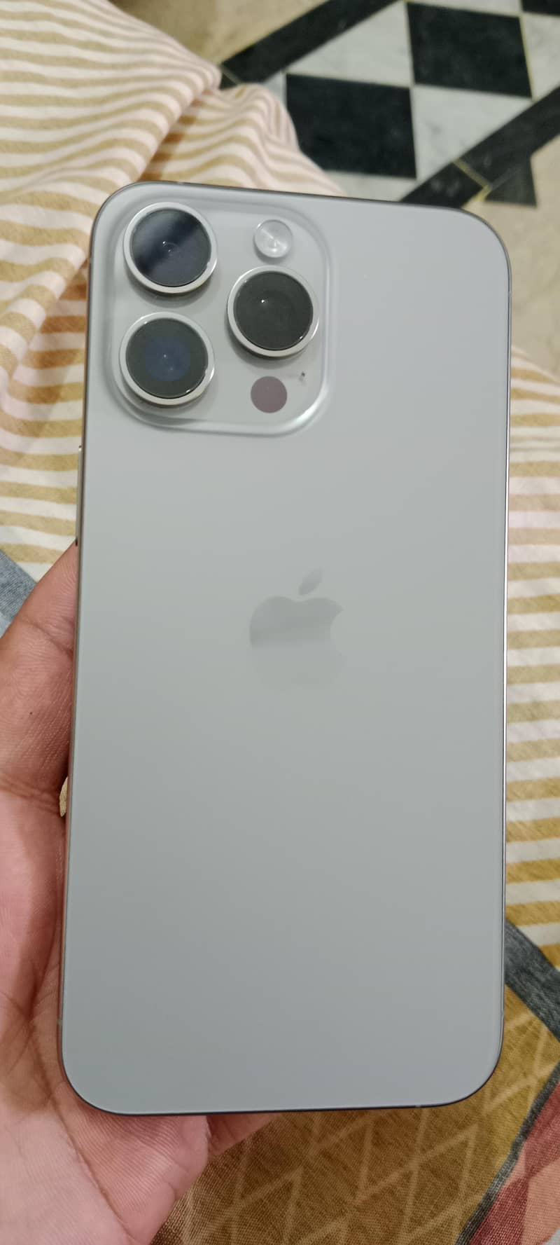 Apple iPhone 15 Pro Max 0