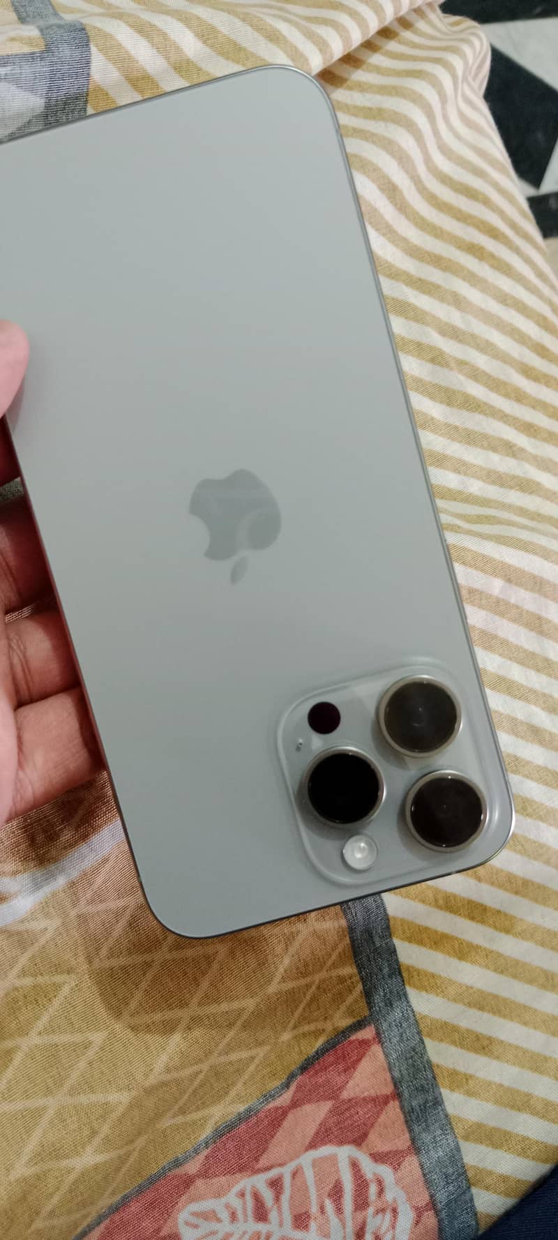Apple iPhone 15 Pro Max 3