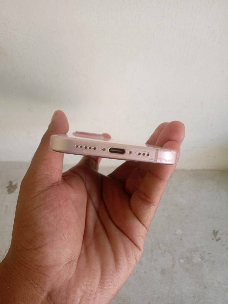 Apple iPhone 15 4