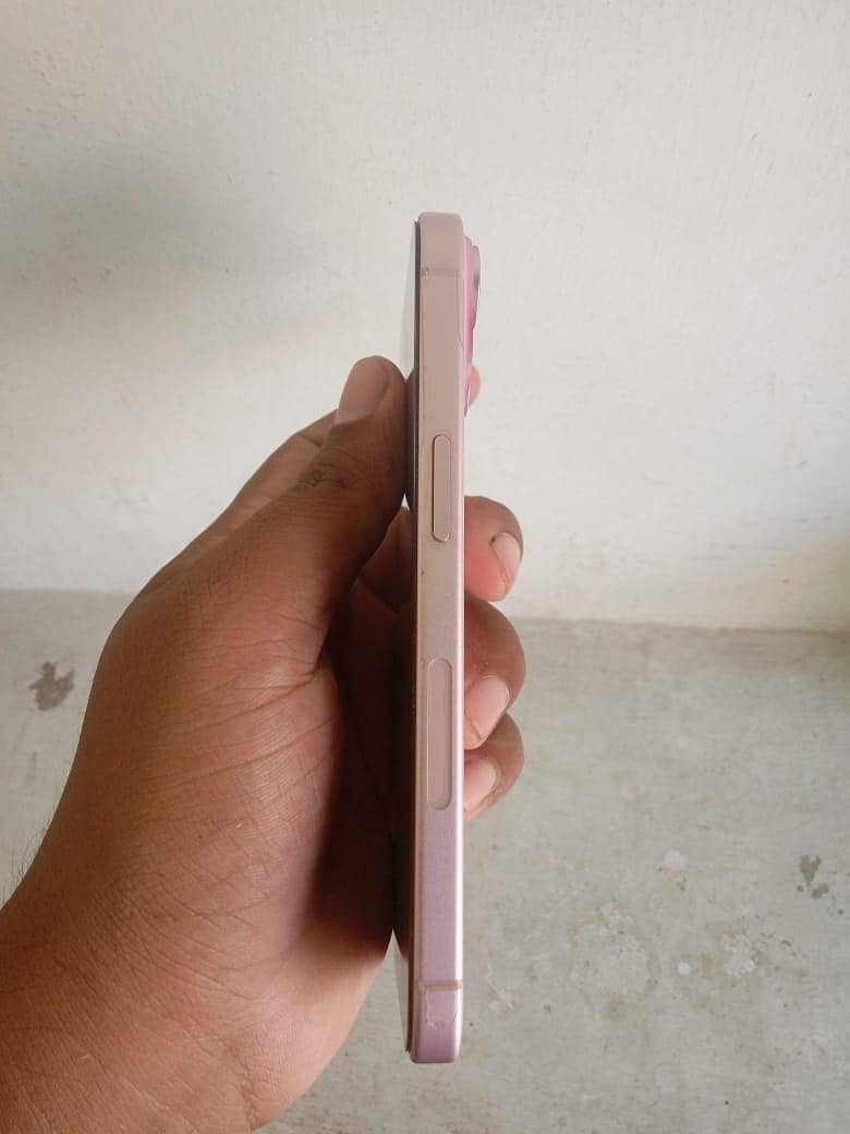 Apple iPhone 15 5