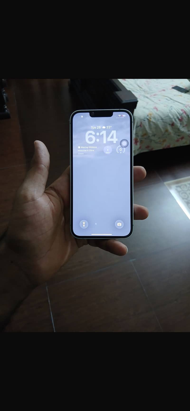 Apple iPhone 16e 1