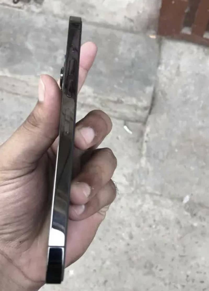 Apple iPhone 13 Pro 1
