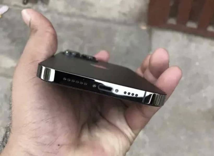 Apple iPhone 13 Pro 3
