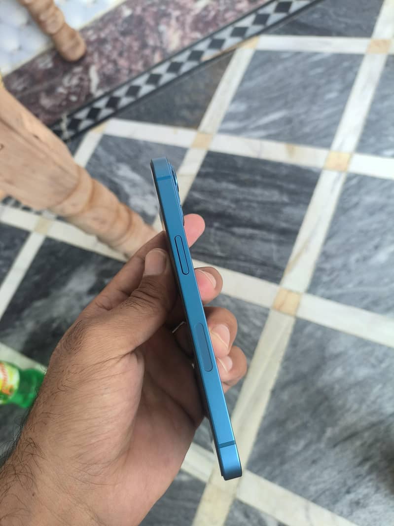 Apple iPhone 13 2